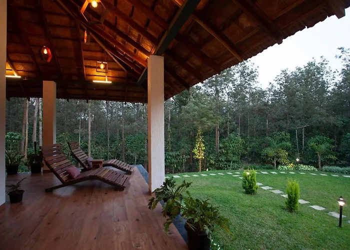 Stayvista At Cedar - Strelitzia 2Bhk With Breakfast And Jacuzzi Chikmagalur